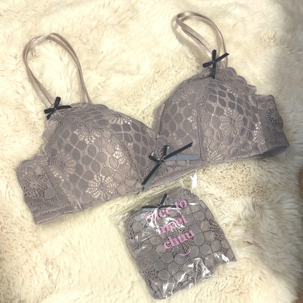 [NWOT] Elegant Lace Bralette in Gray